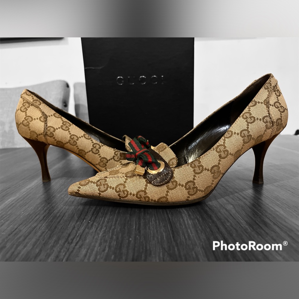 AUTHENTIC GUCCI SIGNATURE PUMPS
